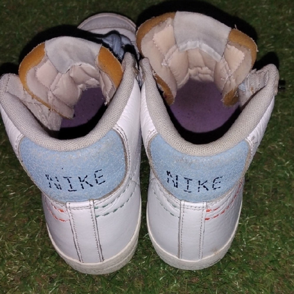 (EUC) NIKE® Blazer Mid '77 Women's Shoe - Size 6 - Picture 6 of 8